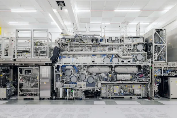 Zariadenie EXE:5000 spoločnosti ASML v laboratóriu High NA vo Veldhovene.