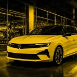 Opel Astra v modernej nemeckej výrobnej hale symbolizuje ponechanie výroby modelu v domácej továrni.